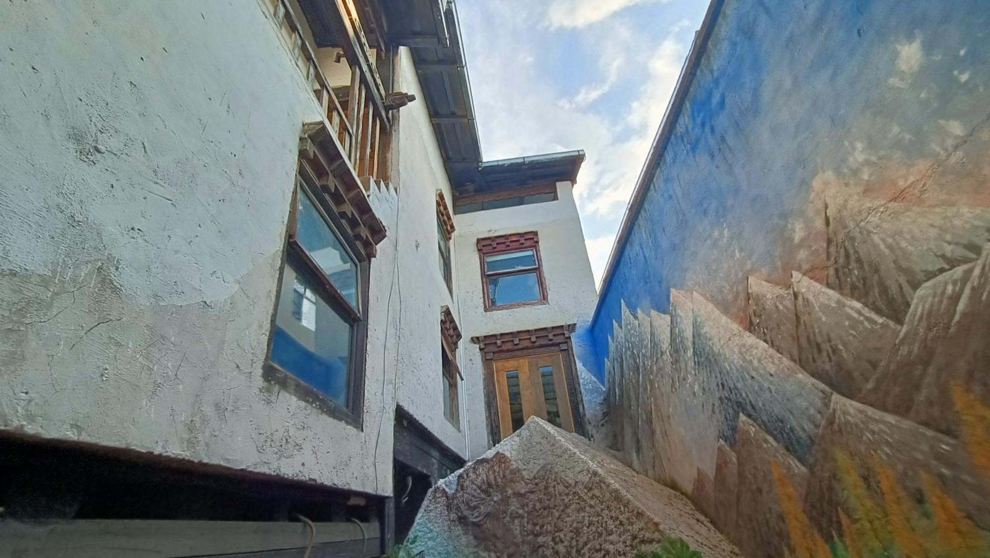 Energy Space Healing Inn Shangri-La Exterior foto